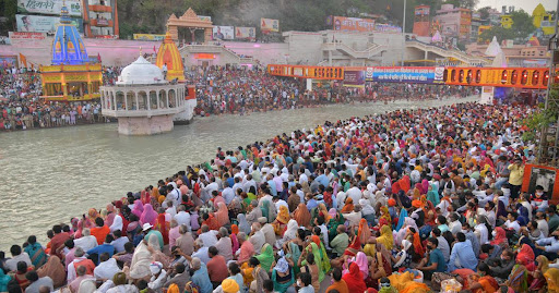 A huge crowd gathered next to the Ganga